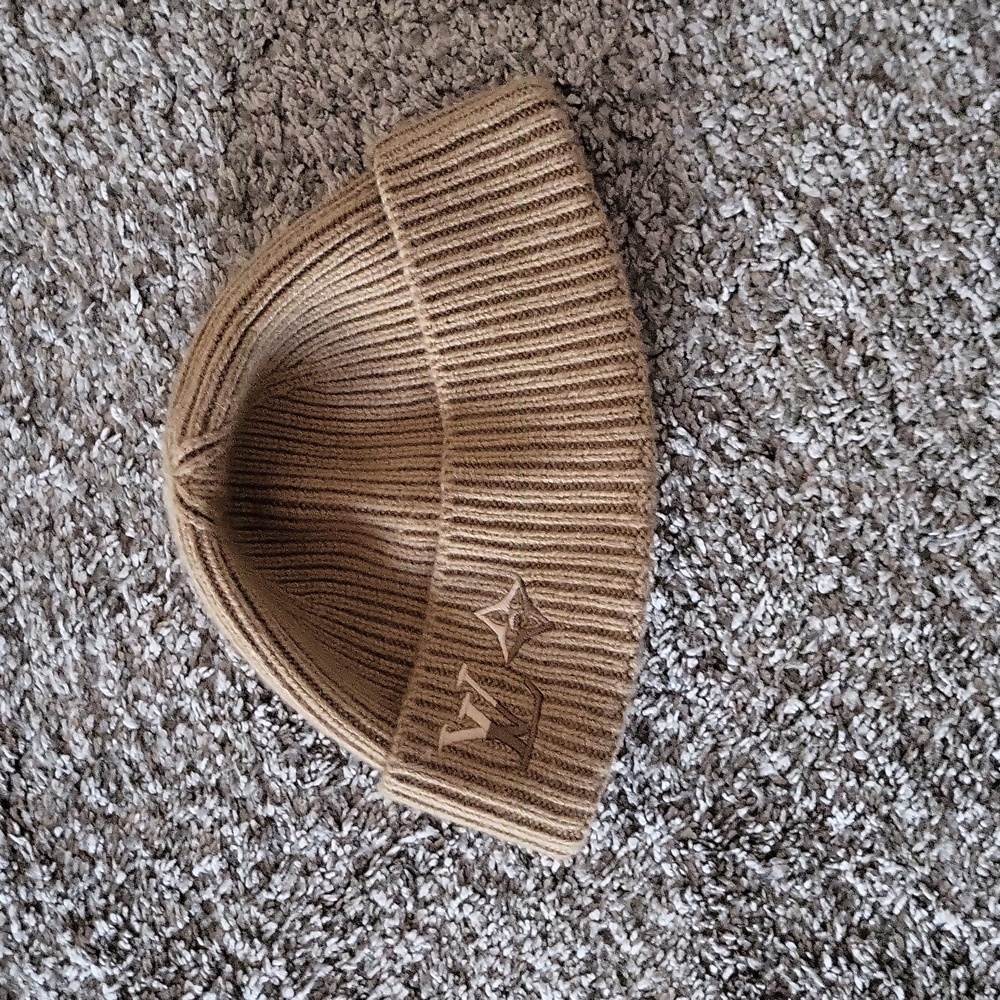 LOUIS VUITTON BEANIE
